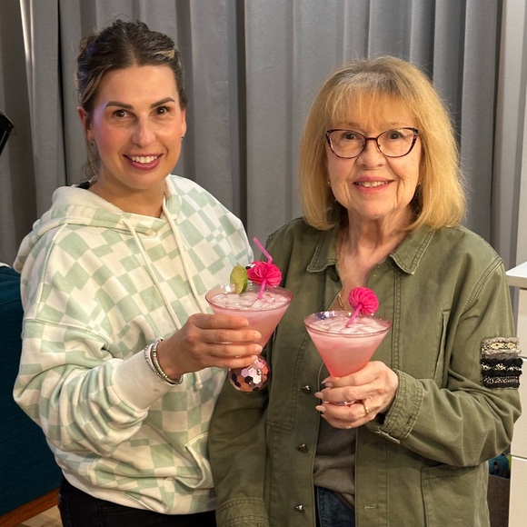 Hi, it's me, Tickie. - Picture 6 of 11